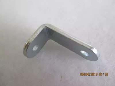 Kovový úhelníček W - 66.