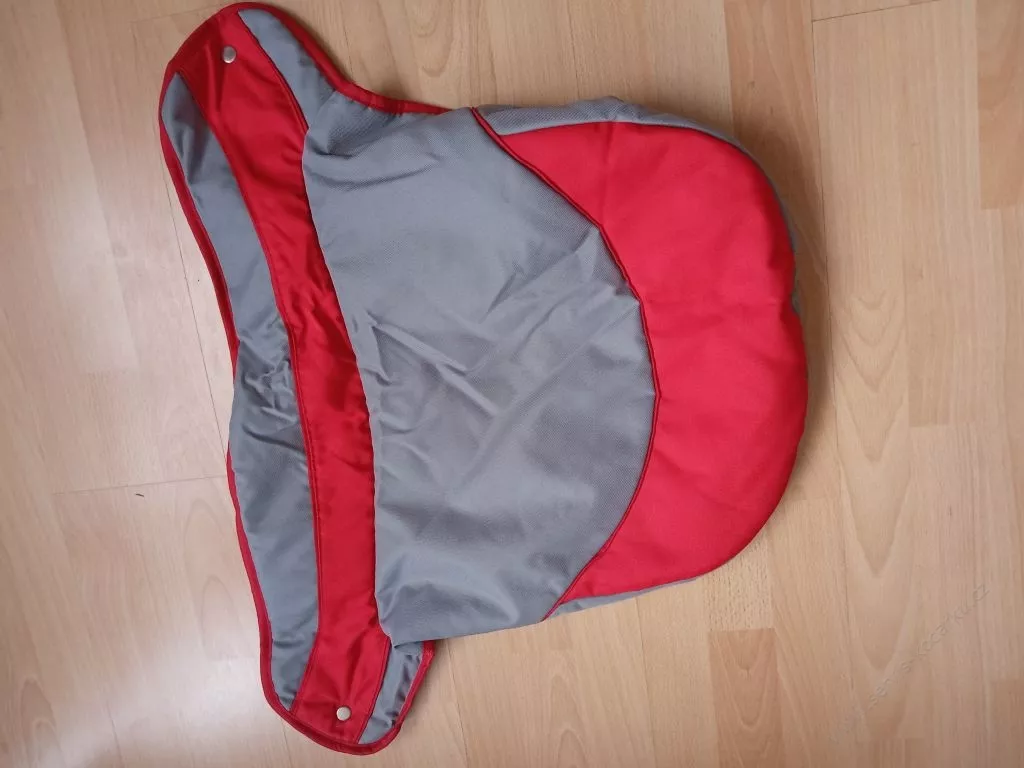 Nánožník na kočárek.