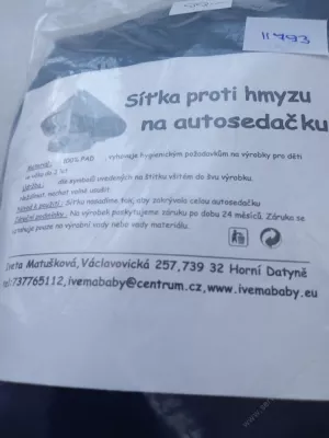 Síťka proti hmyzu na autosedačku.