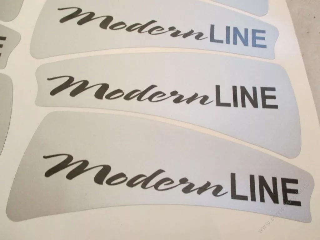 Nálepka MODERN LINE stříbrná.